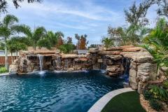 Signature Series Insane Pool with Lazy River