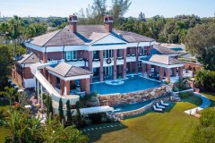 luxury-pool-design-with-waterslide